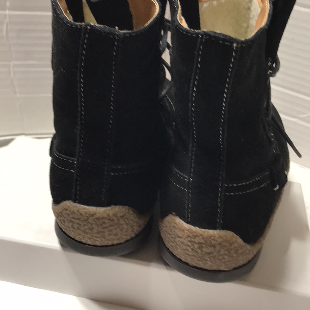 Wanderlust Suede Leather Upper Boot. Euc - image 3